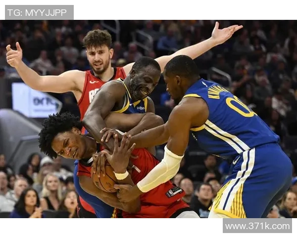 勇士与火箭西部决赛第二场激战回顾与精彩瞬间分析